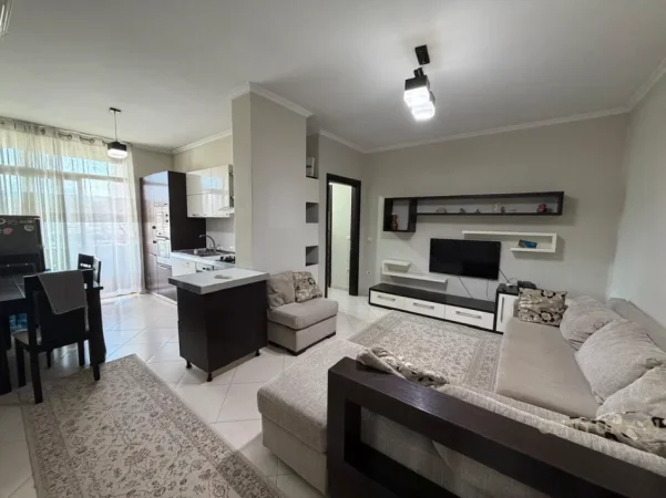 Tirane, jepet me qera apartament 2+1+Ballkon Kati 5, 89 m² 500 € (astir)