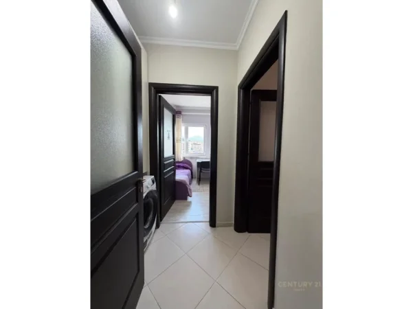 Tirane, jepet me qera apartament 2+1+Ballkon Kati 5, 89 m² 500 € (astir)