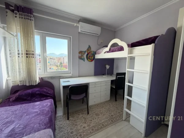 Tirane, jepet me qera apartament 2+1+Ballkon Kati 5, 89 m² 500 € (astir)
