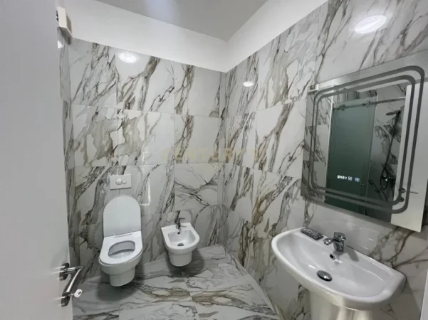 Tirane, jepet me qera apartament 2+1 Kati 3, 99 m² 750 € (xhamlliku)