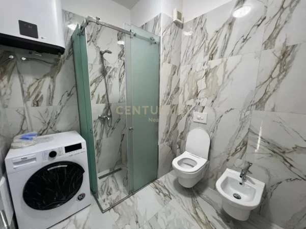 Tirane, jepet me qera apartament 2+1 Kati 3, 99 m² 750 € (xhamlliku)