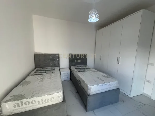 Tirane, jepet me qera apartament 2+1 Kati 3, 99 m² 750 € (xhamlliku)