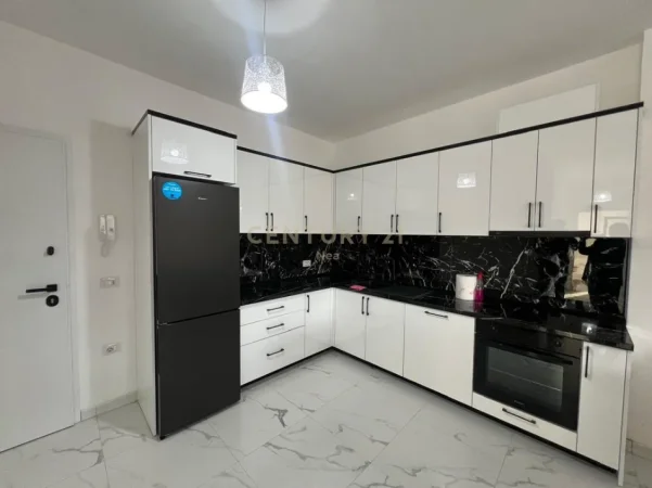 Tirane, jepet me qera apartament 2+1 Kati 3, 99 m² 750 € (xhamlliku)