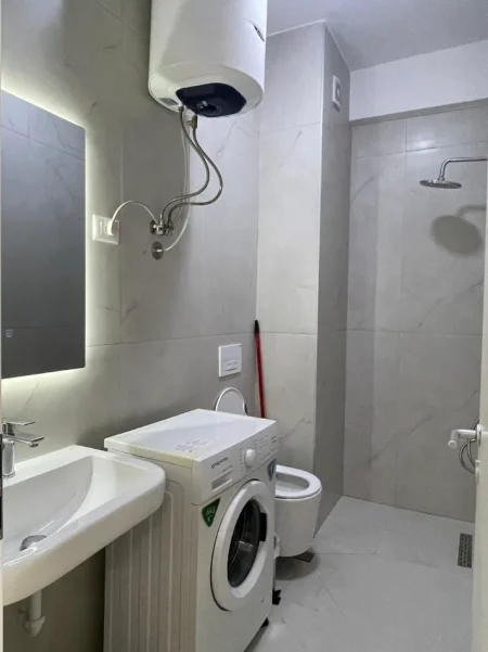 Tirane, jepet me qera apartament 1+1 Kati 8, 47 m² 470 € (Rruga Pasho Hysa)