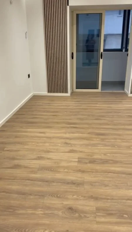 Tirane, jepet me qera ambjent biznesi Kati 1, 75 m² 700 € (Vasil Shanto)