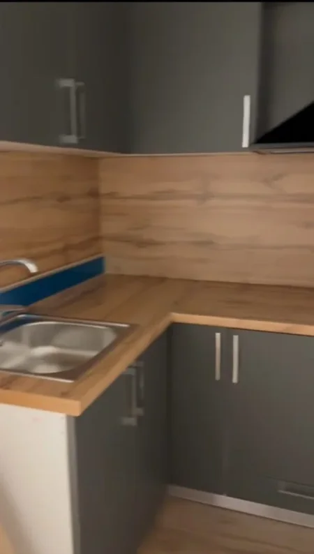 Tirane, jepet me qera ambjent biznesi Kati 1, 75 m² 700 € (Vasil Shanto)