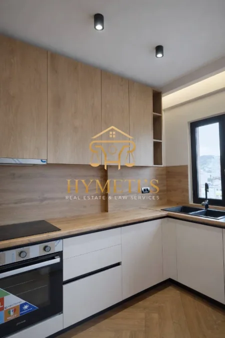 Tirane, shitet apartament 2+1+Ballkon , 87 m² 263.000 € (prane Kompleksit Delijorgji)
