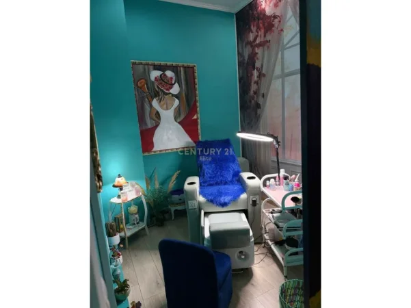 Tirane, shitet ambjent biznesi Kati 0, 37 m² (ish Ekspozita)