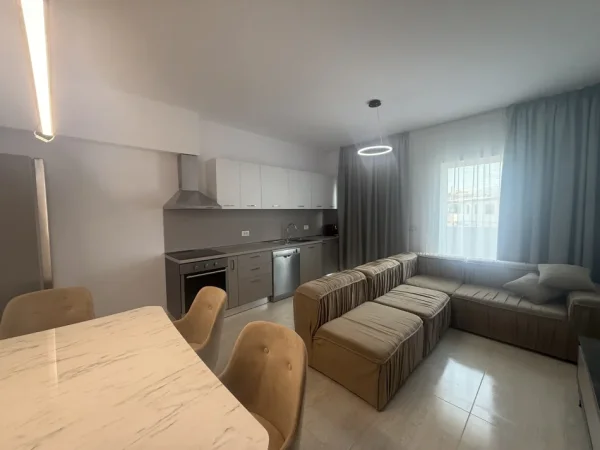 Tirane, jap me qera apartament 2+1+Ballkon  i pabanuar me pare. Jo agjensi.  Kati 3, 80 m²
