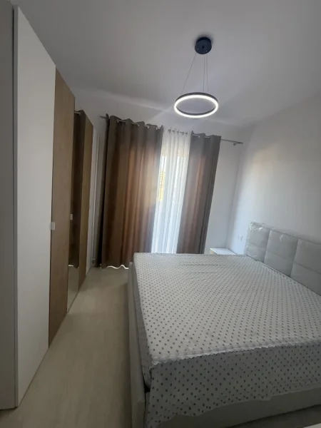 Tirane, jap me qera apartament 2+1+Ballkon  i pabanuar me pare. Jo agjensi.  Kati 3, 80 m²