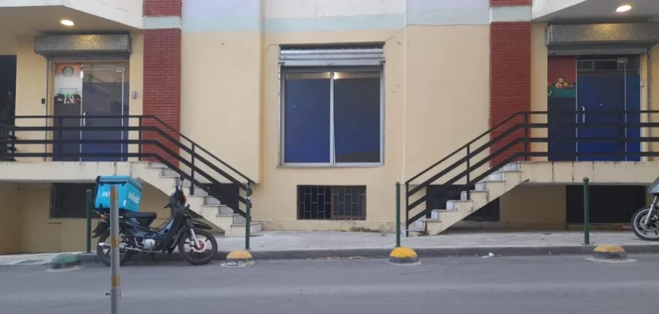 Tirane, jepet me qera ambjent biznesi Kati 1, 188 m² 1700 € (Bill Clinton Street)