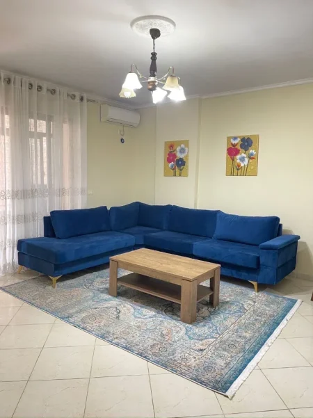 Tirane, jepet me qera apartament 1+1+Ballkon , 70 m² 470 € (Selvia)