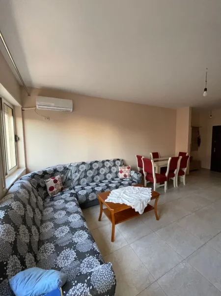 Tirane, jap me qera apartament 2+1+Ballkon Kati 2, 90 m² 410 € (Fresk, afer Bosfor Bar)