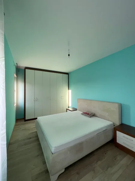 Tirane, jap me qera apartament 2+1+Ballkon Kati 2, 90 m² 410 € (Fresk, afer Bosfor Bar)