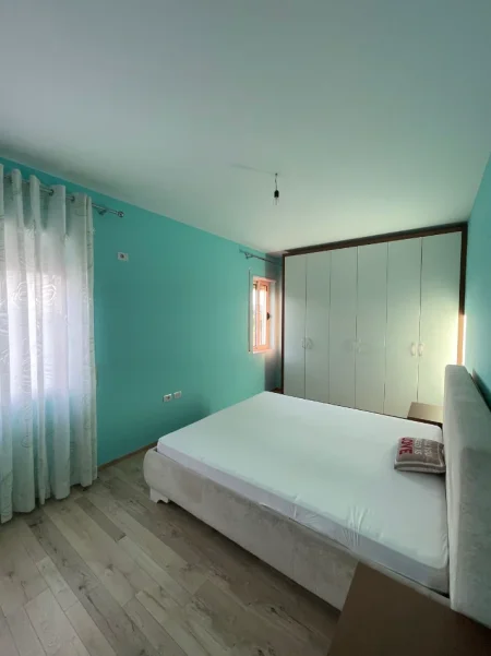 Tirane, jap me qera apartament 2+1+Ballkon Kati 2, 90 m² 410 € (Fresk, afer Bosfor Bar)