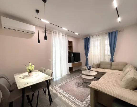 Tirane, jepet me qera apartament 1+1 Kati 1, 580 € 