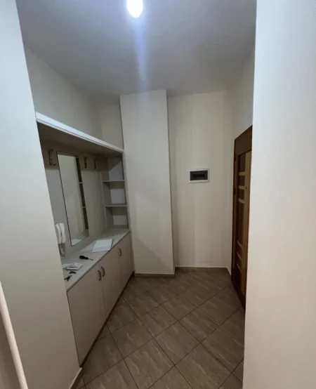 Tirane, jepet me qera apartament 1+1 Kati 2, 78 m² 450 € (Kodra E Diellit)