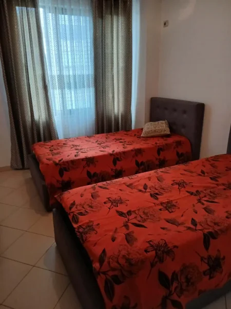 Tirane, jepet me qera apartament 2+1+Ballkon Kati 7, 100 m² 450 € 