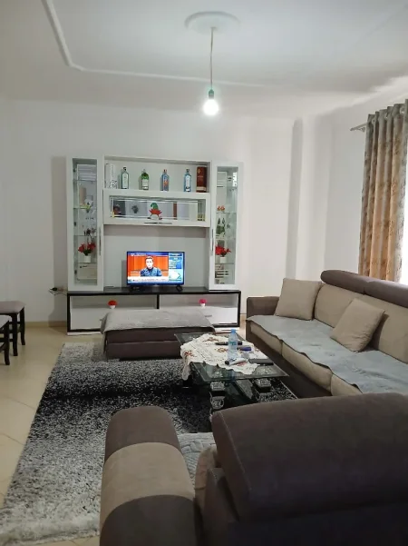 Tirane, jepet me qera apartament 2+1+Ballkon Kati 7, 100 m² 450 € 