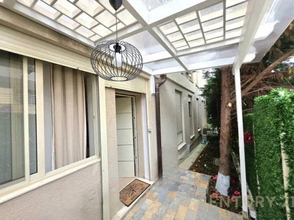 Tirane, jepet me qera apartament 2+1 Kati 0, 101 m² 700 € (liqeni i thate)