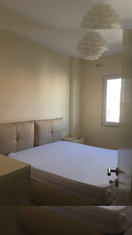 Tirane, jepet me qera apartament 1+1 Kati 4, 67 m² 400 € (Rruga Shefqet Kuka)