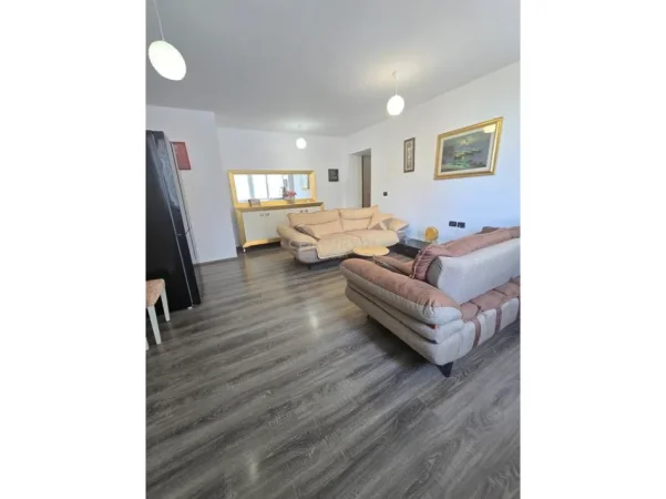 Tirane, shitet apartament 2+1+Ballkon Kati 6, 90 m² 195.000 € (ish fusha aviacionit)