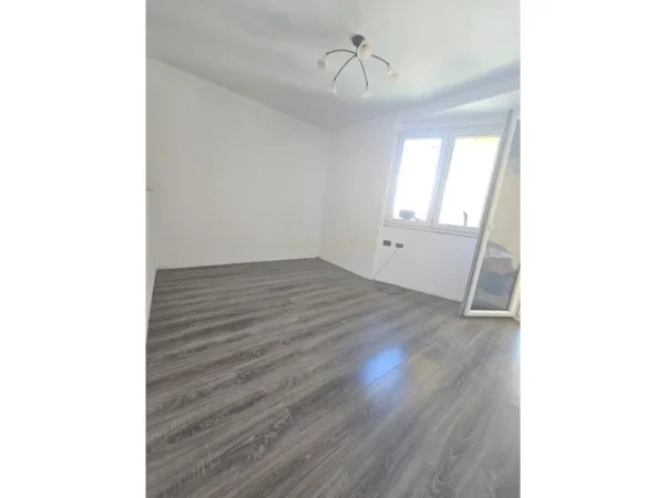 Tirane, shitet apartament 2+1+Ballkon Kati 6, 90 m² 195.000 € (ish fusha aviacionit)