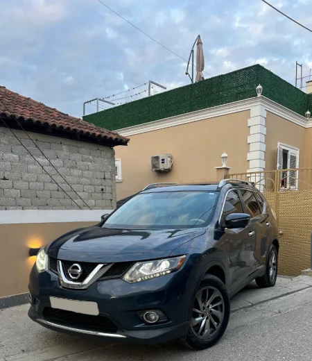 Tirane, shitet makine Nissan Rogue/ X Trail Benzin, blu automatik 150 km 8.500 €