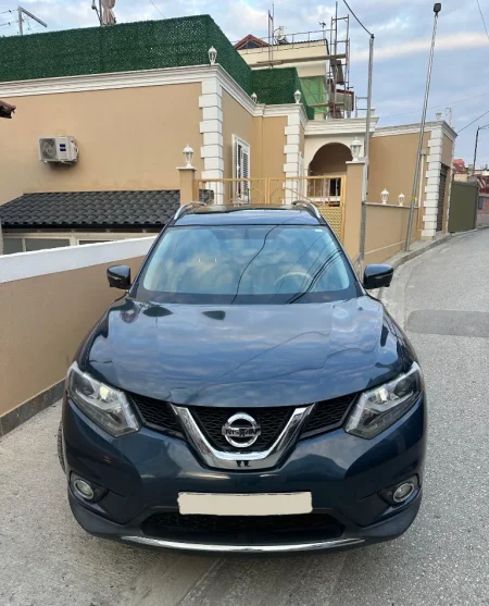 Tirane, shitet makine Nissan Rogue/ X Trail Benzin, blu automatik 150 km 8.500 €