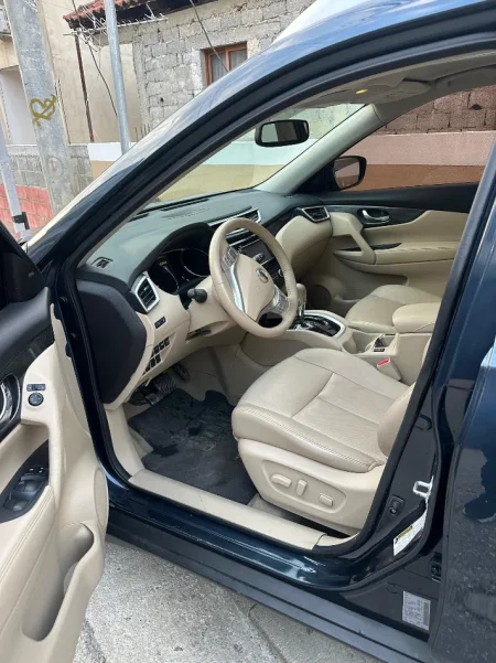 Tirane, shitet makine Nissan Rogue/ X Trail Benzin, blu automatik 150 km 8.500 €