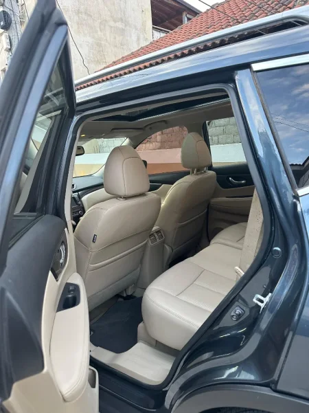 Tirane, shitet makine Nissan Rogue/ X Trail Benzin, blu automatik 150 km 8.500 €