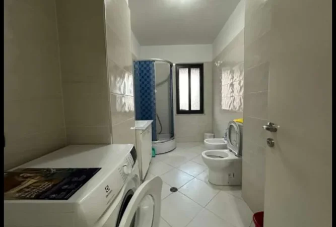 Tirane, ndarje qeraje me vajze apartament 2+1+Aneks+Ballkon Kati 3, 120 m² 500 € (Bulevardi Migjeni)