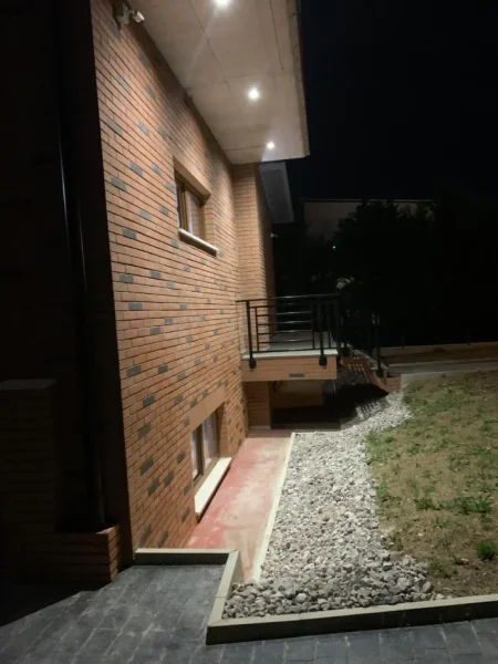 Tirane, jepet me qera apartament 2+1 Kati 1, 560 m² 3.000 € (Teg Tirana East Gate)