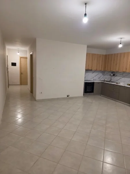Tirane, jepet me qera apartament 2+1 Kati 1, 105 m² 700 € 