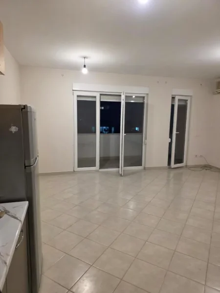 Tirane, jepet me qera apartament 2+1 Kati 1, 105 m² 700 € 
