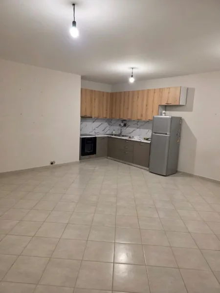 Tirane, jepet me qera apartament 2+1 Kati 1, 105 m² 700 € 