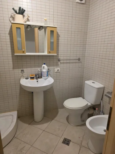 Tirane, jepet me qera apartament 2+1 Kati 1, 105 m² 700 € 