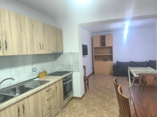 Tirane, jepet me qera shtepi 1+1+Aneks+Ballkon Kati 0, 105 m² 400 € (Qazim Vathi)