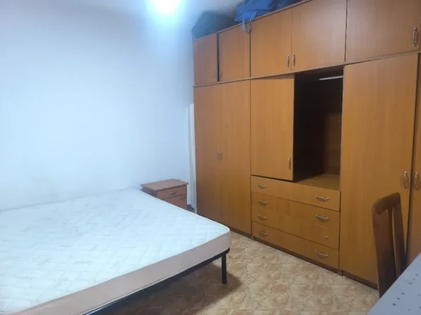 Tirane, jepet me qera shtepi 1+1+Aneks+Ballkon Kati 0, 105 m² 400 € (Qazim Vathi)