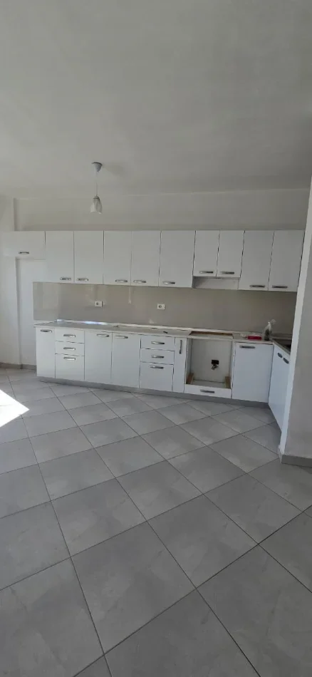 Tirane, shitet apartament 2+1+Aneks+Ballkon Kati 4, 107 m² 195.000 € (rruga ali demi , ish tregu elektrik)