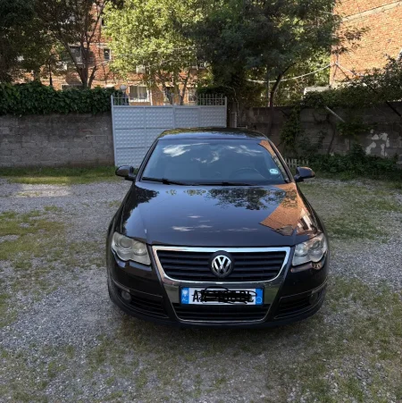 Tirane, shitet makine Volkswagen Passat Nafte, kafe automatik Klima 297.000 km 4.500 €