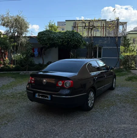 Tirane, shitet makine Volkswagen Passat Nafte, kafe automatik Klima 297.000 km 4.500 €