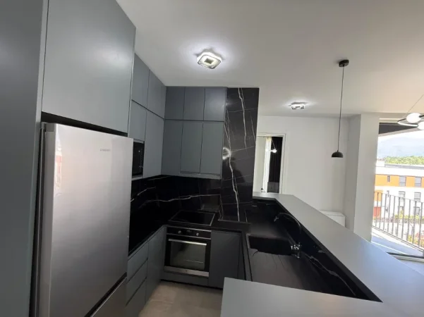 Tirane, jepet me qera apartament 2+1 Kati 1, 100 m² 1.300 € (liqeni thate)