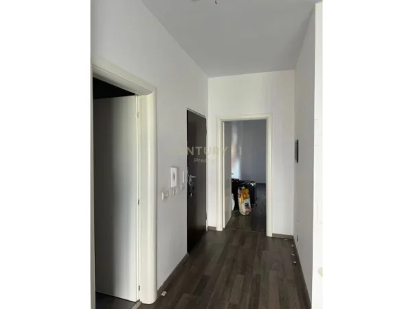 Tirane, jepet me qera ambjent biznesi Kati 1, 104 m² 1.500 € (Stadiumi Dinamo)