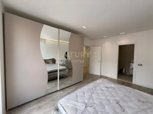 Tirane, shes apartament 2+1 Kati 6, 108 m² 250.000 € (bulevardi ri)