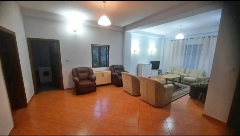 Tirane, jepet me qera shtepi 3+1+Ballkon Kati 2, 95 m² 460 € (qyteti studenti)