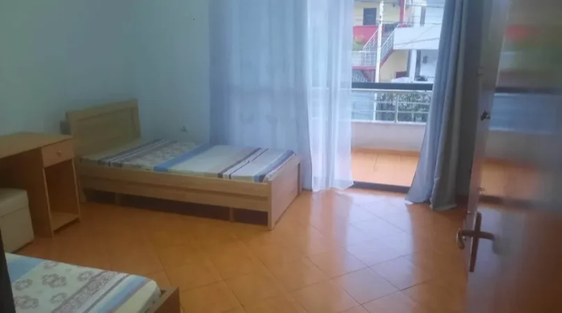 Tirane, jepet me qera shtepi 3+1+Ballkon Kati 2, 95 m² 460 € (qyteti studenti)