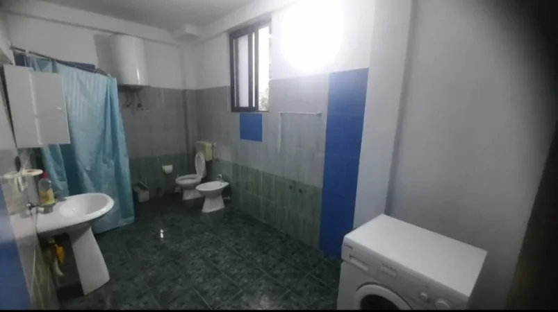 Tirane, jepet me qera shtepi 3+1+Ballkon Kati 2, 95 m² 460 € (qyteti studenti)
