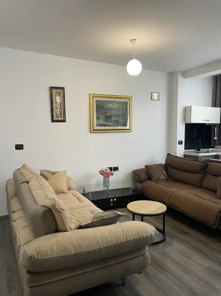 Tirane, shes apartament 2+1+Ballkon Kati 6, 90 m² 195.000 € (Fusha e Aviacionit)