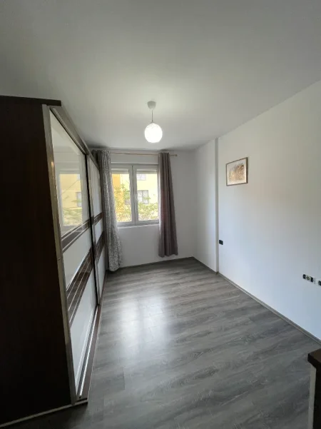 Tirane, shes apartament 2+1+Ballkon Kati 6, 90 m² 195.000 € (Fusha e Aviacionit)